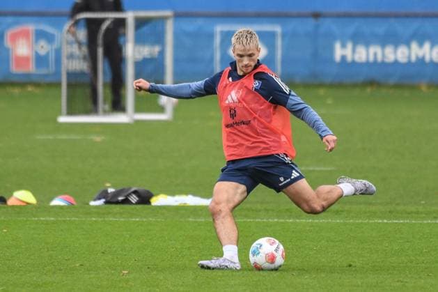 Katterbach Noah HSV on the ball Germany , Hamburg , Volksparkstadion , Training ground soccer , 1 Bundesliga , Training of Hamburger SV