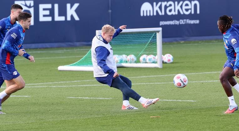 Leipzig, 21 10 2025, Red Bull training center at Cottaweg, Academy, Football, Rasenballsport Leipzig, Training RB Leipzig, In the picture Xaver Schlager 24, RB Leipzig ,