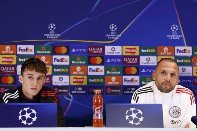 LONDON (L-R) Youri Baas of Ajax, Ajax coach John Heitinga during the MD-1 press conference, PK, Pressekonferenz prior to the UEFA Champions League match against Chelsea FC at Stamford Bridge on October 21, 2025, in London, United Kingdom. ANP MAURICE VAN STEEN UEFA Champions League 2025-2026 xVIxANPxSportx xxANPxIVx 539888514 originalFilename: 539888514.jpg