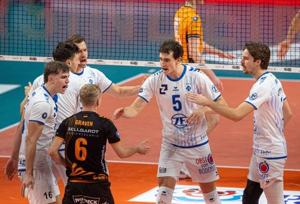 Volleyball, Men, Season 2025 2026, 1 Bundesliga 1 Matchday , BR Volleys VfB Friedrichshafen, Friedrichshafener Jubel, 21 10 2025, Copyright: xSebastianxRäppold MatthiasxKochx