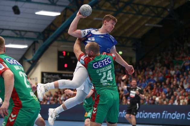 21 10 2025, xtgx, Handball, DHB Pokal 2 round, Dessau Rosslauer HV 06 SC Magdeburg v l Fritz Leon Haake Dessau, 6 , Christian O Sullivan Magdeburg, 24 duel, duel, fight, tackle Dessau