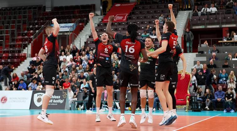 BAU 21 10 2025 Ludwigsburg Volleyball Barock Volleys MTV Ludwigsburg vs SVG Lüneburg, the Ludwigsburg team celebrates a point