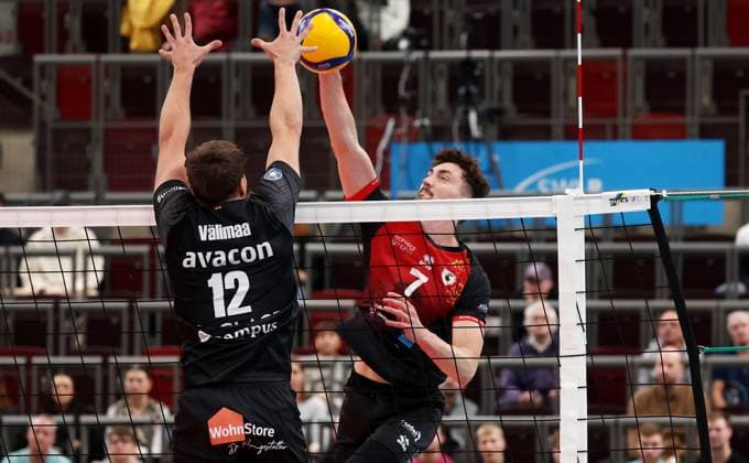 BAU 21 10 2025 Ludwigsburg Volleyball Barock Volleys MTV Ludwigsburg vs SVG Lüneburg, f l Santeri Välimaa Lüneburg , Ben Simon Bonin LB