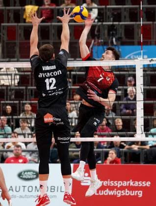 BAU 21 10 2025 Ludwigsburg Volleyball Barock Volleys MTV Ludwigsburg vs SVG Lüneburg, f l Santeri Välimaa Lüneburg , Ben Simon Bonin LB