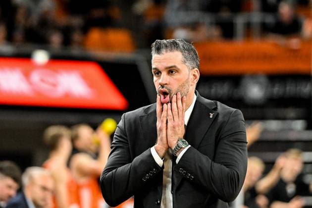 GER, EuroCup, ratiopharm Ulm vs Besiktas GAIN Istanbul 21 10 2025, ratiopharm arena, Neu Ulm, GER, EuroCup, ratiopharm Ulm vs Besiktas GAIN Istanbul, in the picture Dusan Alimpijevic Istanbul , stunned nordphotoxGmbHx xHafner nph00200