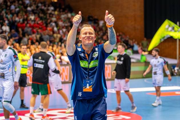 Heidmar Felixson TSV Hannover Burgdorf, Co Coach L R , TSV Hannover Burgdorf orange against TATRAN Presov white 2 Matchday of Group Matches EHF European League 2025 2026 21 10 2025, Swiss Life Hall Hannover, GER , Copyright: xJanxGuentherx xTSVxHannover-Burgdorfx