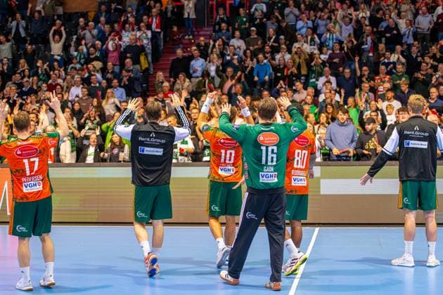 L R , TSV Hannover Burgdorf orange against TATRAN Presov white 2 Matchday of Group Matches EHF European League 2025 2026 21 10 2025, Swiss Life Hall Hannover, GER , Copyright: xJanxGuentherx xTSVxHannover-Burgdorfx