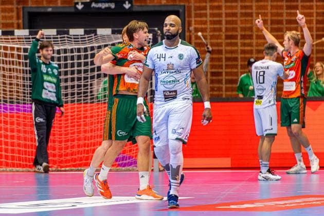 Thomas Solstad TSV Hannover Burgdorf, Nr 44 L R , TSV Hannover Burgdorf orange against TATRAN Presov white 2 Matchday of Group Matches EHF European League 2025 2026 21 10 2025, Swiss Life Hall Hannover, GER , Copyright: xJanxGuentherx xTSVxHannover-Burgdorfx