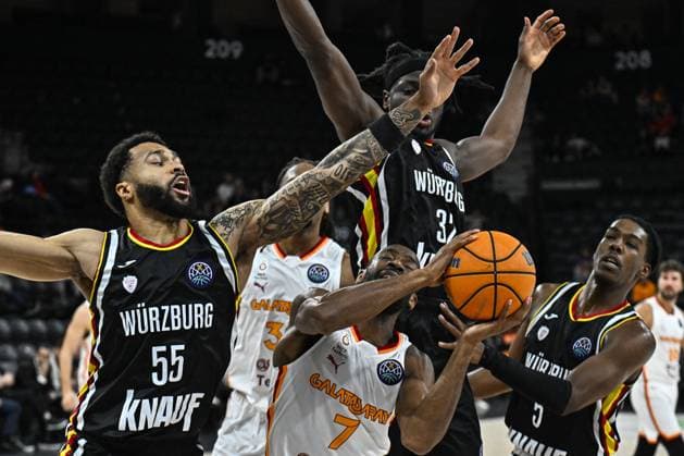 Galatasaray MCT Technic v Wurzburg Baskets - Basketball FIBA Champions League ISTANBUL, TURKIYE - OCTOBER 21: Galatasaray MCT Technic’s Will Cummings (7) in action against David Muenkat (55) of Wurzburg Baskets during the Basketball FIBA Champions League Group E match between Galatasaray MCT Technic and Wurzburg Baskets in Istanbul, Turkiye, on October 21, 2025. Muhammed Enes Yildirim Anadolu Istanbul Turkey. Editorial use only. Please get in touch for any other usage.  Copyright: x2025xAnadoluxMuhammedxEnesxYildirimx