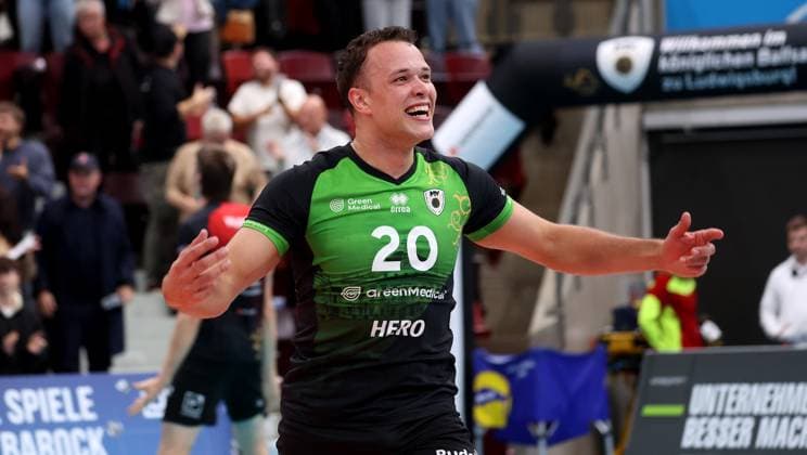 BAU 21 10 2025 Ludwigsburg Volleyball Barock Volleys MTV Ludwigsburg vs SVG Lüneburg, Jeffrey Klok LB cheers