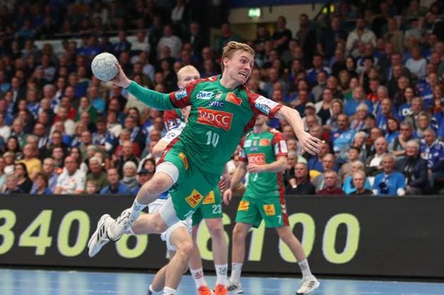 21 10 2025, xtgx, Handball, DHB Pokal 2 Runde, Dessau Rosslauer HV 06 SC Magdeburg v l Gisli Thorgeir Kristjansson Magdeburg, 10 wirft Tor, Torschuetze, erzielt Tor, Treffer, scores the goal Dessau