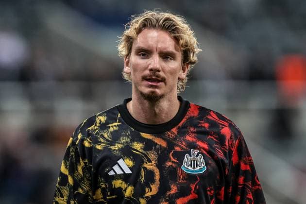 UEFA Champions League Matchday 3 of 8 Newcastle United v Benfica Nick Woltemade of Newcastle United in the pregame warmup session during the UEFA Champions League Matchday 3 of 8 Newcastle United vs Benfica at St. James s Park, Newcastle, United Kingdom, 21st October 2025 (Photo by Mark Cosgrove News Images) Newcastle St. James s Park Tyne and Wear United Kingdom Copyright: xMarkxCosgrove NewsxImagesx