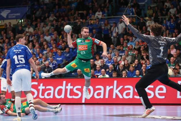 21 10 2025, xtgx, Handball, DHB Pokal 2 Runde, Dessau Rosslauer HV 06 SC Magdeburg v l Lukas Mertens Magdeburg, 22 wirft Tor, Torschuetze, erzielt Tor, Treffer, scores the goal Dessau