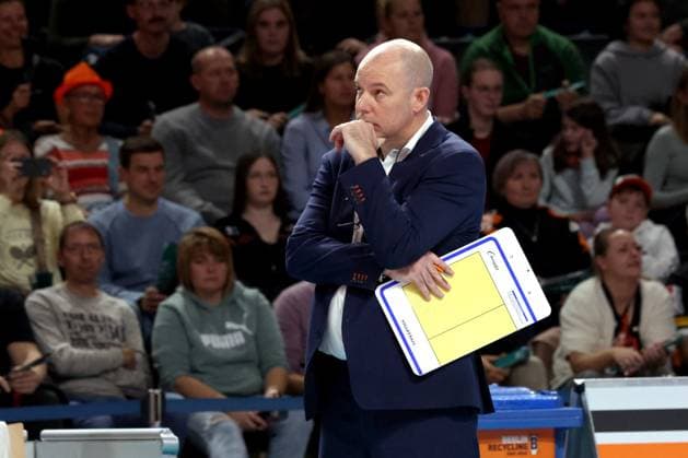 DEU, DVV, 1 VBL, BR Volleys vs VfB Friedrichshafen, 21 10 2025, Max Schmeling Halle, Berlin, DEU, DVV, 1 VBL, BR Volleys vs VfB Friedrichshafen, in the picture coach Joel Banks BR Volleys nordphotoxGmbHx xEngler nph00076