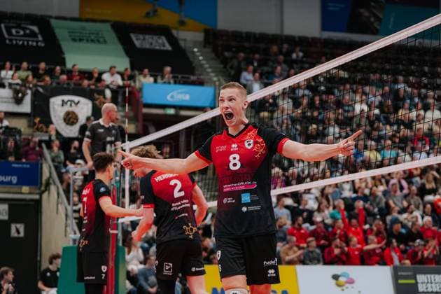 Jubel Tomi Saarinen Barock Volleys MTV Ludwigsburg, 08 , Barock Volleys MTV Ludwigsburg vs SVG Lueneburg, Volleyball, 1 Bundesliga, 1 Matchday, Season 2025 2026, 21 20 2025, Barock Volleys MTV Ludwigsburg vs SVG Lueneburg, Volleyball, 1 Bundesliga, 1 Matchday, Season 2025 2026, 21 20 2025 Ludwigsburg Copyright: xEibner-Pressefoto LarsxNeumannx EP_LNN