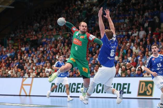 21 10 2025, xtgx, Handball, DHB Pokal 2 Runde, Dessau Rosslauer HV 06 SC Magdeburg v l Tim Zechel Magdeburg, 9 wirft Tor, Torschuetze, erzielt Tor, Treffer, scores the goal Dessau