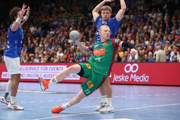 21 10 2025, xtgx, Handball, DHB Pokal 2 Runde, Dessau Rosslauer HV 06 SC Magdeburg v l Magnus Saugstrup Magdeburg, 23 wirft Tor, Torschuetze, erzielt Tor, Treffer, scores the goal Dessau