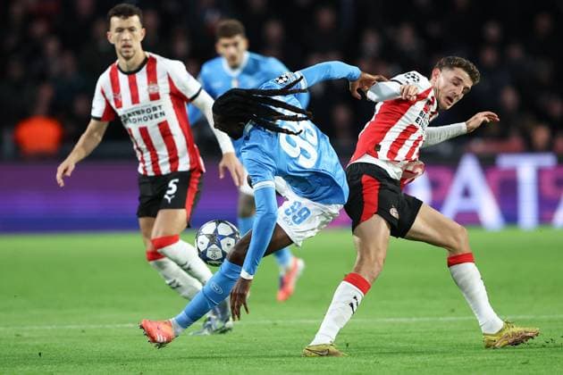 EINDHOVEN , 21-10-2025 , Philips Stadium , season 2025 2026 , UEFA Champions League football , League phase Matchday 3 , match between PSV and Napoli , picture shows Napoli player Frank Anguissa PSV - Napoli  x31629479x Copyright: