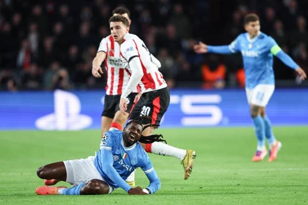 EINDHOVEN , 21-10-2025 , Philips Stadium , season 2025 2026 , UEFA Champions League football , League phase Matchday 3 , match between PSV and Napoli , picture shows Napoli player Frank Anguissa PSV - Napoli  x31629481x Copyright: