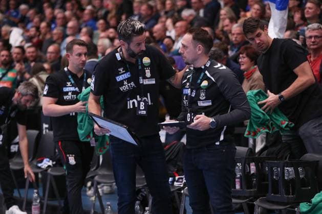 21 10 2025, xgox, Handball DHB Pokal Round 2 Dessau Rosslauer HV 06 SC Magdeburg emspor, f l Bennet Wiegert Magdeburg, coach with Dino Spiranec Magdeburg, goalkeeper coach after the game Dessau