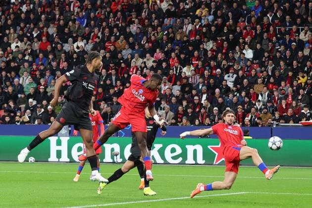 21 10 2025, xrekx, Football UEFA Champions League, Bayer 04 Leverkusen Paris St Germain PSG v l Goal kick header to 0 1 by Willian Pacho FC Paris Saint Germain DFL DFB REGULATIONS PROHIBIT ANY USE OF PHOTOGRAPHS as IMAGE SEQUENCES and or QUASI VIDEO Leverkusen