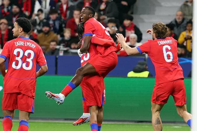 21 10 2025, xrekx, Football UEFA Champions League, Bayer 04 Leverkusen Paris St Germain PSG v l Goal celebration after the goal to celebrate the goal celebrate 0 1 by Willian Pacho FC Paris Saint Germain DFL DFB REGULATIONS PROHIBIT ANY USE OF PHOTOGRAPHS as IMAGE SEQUENCES and or QUASI VIDEO Leverkusen