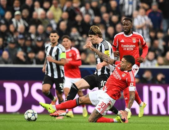 Nicolas Otamendi of Benfica challenges Anthony Gordon of Newcastle United Newcastle United v Benfica, UEFA Champions League, Group Stage, Football, St James Park, Newcastle, UK - 21 Oct 2025Newcastle St James Park United Kingdom EDITORIAL USE ONLY No use with unauthorised audio, video, data, fixture lists, club league logos or live services. Online in-match use limited to 120 images, no video emulation. No use in betting, games or single club league player publications.  Copyright: xRichardxLee Shutterstockx 15552303aa