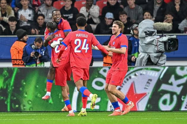 21 10 2025, Football UEFA Champions League, Season 2025 2026, Group stage, Matchday 03, Bayer 04 Leverkusen Paris Saint Germain at the BayArena in Leverkusen The Paris players celebrate the goal for 1 0 Photo Kirchner Media Thomas Haesler Copyright: xKirchner-Media ThomasxHaeslerx