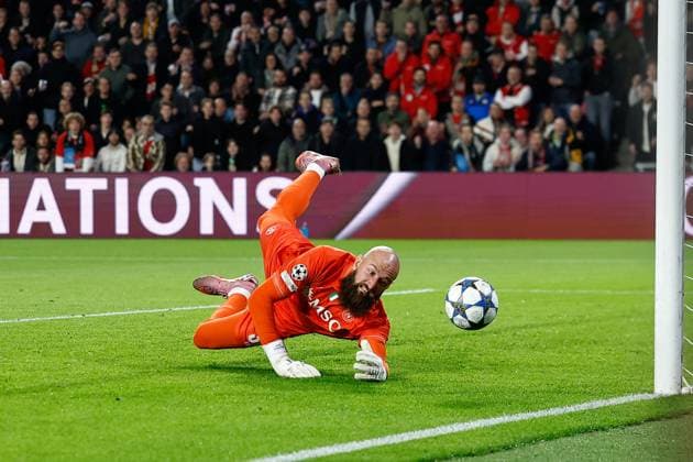 EINDHOVEN , 21-10-2025 , Philips Stadium , season 2025 2026 , UEFA Champions League football , League phase Matchday 3 , match between PSV and Napoli , picture shows Napoli goalkeeper Vanja Milinkovic-Savic PSV - Napoli  x31629593x Copyright: