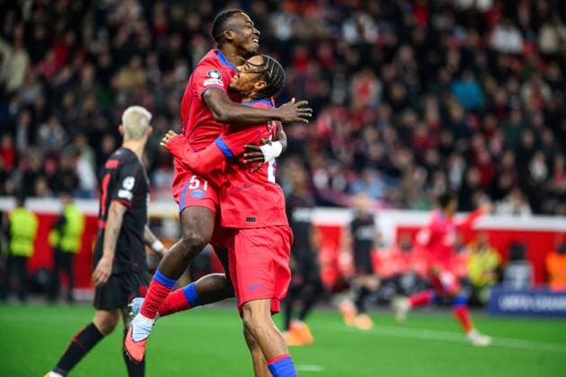 LEVERKUSEN, GERMANY - 21 OCTOBER, 2025: Willian Pacho, Bradley Barcola - UEFA Champions League, match Bayer Leverkusen vs Paris Saint Germain at BayArena.  Copyright: xx