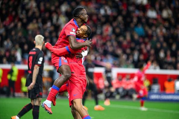 LEVERKUSEN, GERMANY - 21 OCTOBER, 2025: Willian Pacho, Bradley Barcola - UEFA Champions League, match Bayer Leverkusen vs Paris Saint Germain at BayArena.  Copyright: xx