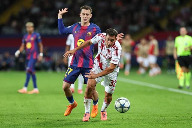 October 21, 2025, Barcelona, Barcelona, SPAIN: Santiago Hezze of Olympiacos FC and Marc Casado of FC Barcelona, Barca in action during the UEFA Champions League 2025 26 League Phase MD3 match between FC Barcelona and Olympiacos FC at Estadi Olimpic Lluis Companys on October 21, 2025 in Barcelona, Spain. Barcelona SPAIN - ZUMAa181 20251021_zaa_a181_321 Copyright: xIrinaxR.xHipolitox