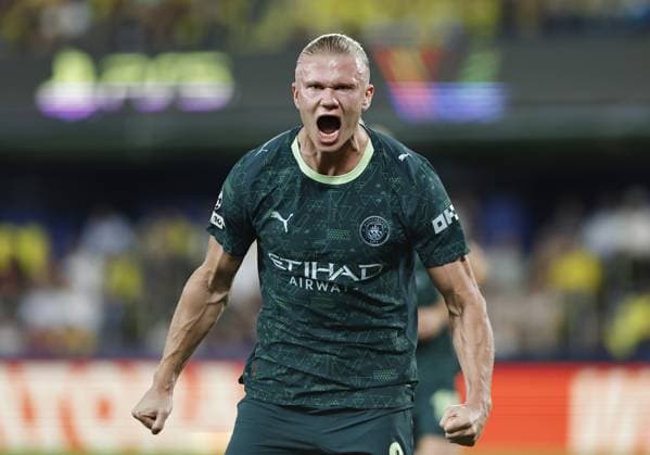 Erling Haaland of Manchester City celebrates scoring a goal to make it 0-1 Villarreal v Manchester City, UEFA Champions League, Group Stage, Football, Estadi de la Cermica, Villarreal, Spain - 21 Oct 2025Villarreal Estadi de la Ceràmica United Kingdom EDITORIAL USE ONLY No use with unauthorised audio, video, data, fixture lists, club league logos or live services. Online in-match use limited to 120 images, no video emulation. No use in betting, games or single club league player publications.  Copyright: xRubenxAlbarran Shutterstockx 15552307aj