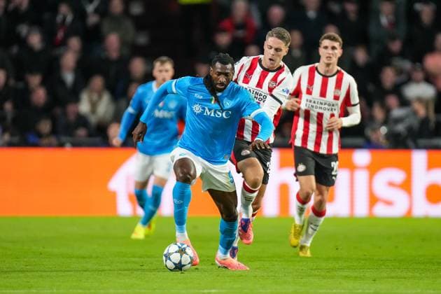 2025-10-21 PSV v SSC Napoli - UEFA Champions League 2025 26 League Phase MD3 EINDHOVEN, NETHERLANDS - OCTOBER 21: Frank Anguissa of SSC Napoli runs with the ball during the UEFA Champions League 2025 26 League Phase MD3 match between PSV and SSC Napoli at Philips Stadion on October 21, 2025 in Eindhoven, Netherlands. Eindhoven Philips Stadion Netherlands Content not available for redistribution in The Netherlands directly or indirectly through any third parties. Copyright: xJorisxVerwijstx