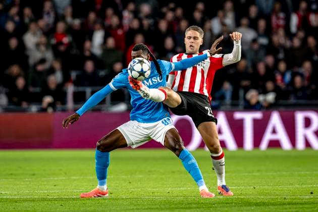 SSC Napoli midfielder Frank Anguissa, PSV Eindhoven midfielder Joey Veerman during the match PSV Eindhoven vsn SSC Napoli at the Philips stadium for the Champions League - League phase - Matchday 3 season 2025-2026 in EINDHOVEN, Netherlands on 21 oktober 2025, (photo by Stefan Koops EYE4images DeFodi Images) SSC Napoli midfielder Frank Anguissa, PSV Eindhoven midfielder Joey Veerman during the match PSV Eindhoven vsn SSC Napoli at the Philips stadium for the Champions League League phase Matchday 3 season 2025 2026 in EINDHOVEN, Netherlands on 21 oktober 2025, photo by Stefan Koops EYE4images DeFodi Images