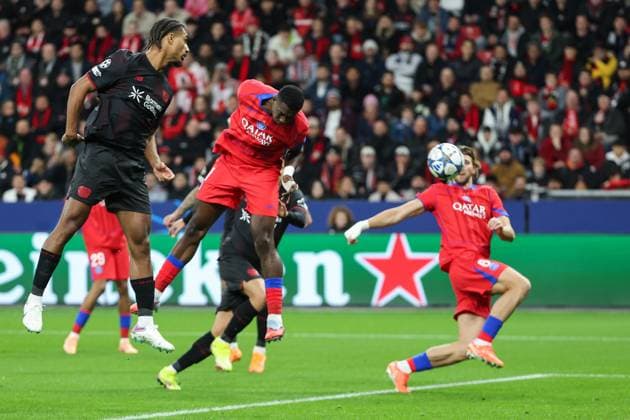 Champions League Bayer 04 Leverkusen Paris Saint Germain on 21 10 2025 at BayArena in Leverkusen Willian Pacho Paris 51 scores the goal to make it 0 - 1 MH