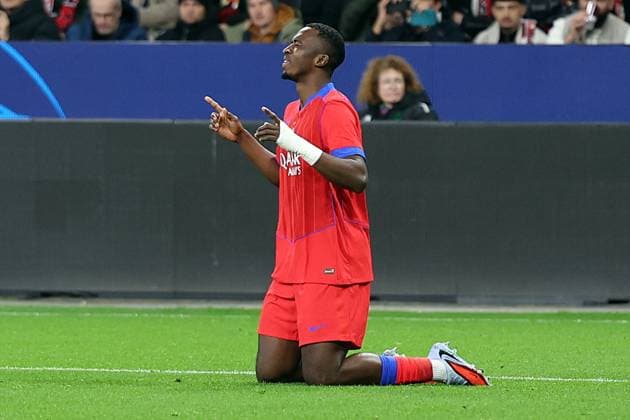 21 10 2025, xrekx, Football UEFA Champions League, Bayer 04 Leverkusen Paris St Germain PSG v l Goal celebration after the goal to celebrate the goal celebrate 0 1 by Willian Pacho FC Paris Saint Germain DFL DFB REGULATIONS PROHIBIT ANY USE OF PHOTOGRAPHS as IMAGE SEQUENCES and or QUASI VIDEO Leverkusen