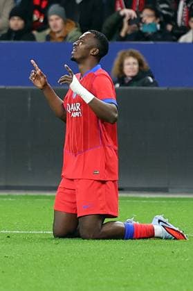 21 10 2025, xrekx, Football UEFA Champions League, Bayer 04 Leverkusen Paris St Germain PSG v l Goal celebration after the goal to celebrate the goal celebrate 0 1 by Willian Pacho FC Paris Saint Germain DFL DFB REGULATIONS PROHIBIT ANY USE OF PHOTOGRAPHS as IMAGE SEQUENCES and or QUASI VIDEO Leverkusen