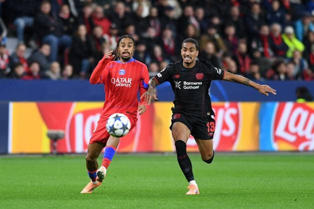 Bradley Barcola (Paris Saint-Germain) und Arthur (Bayer 04 Leverkusen) im Zweikampf waehrend des Spiels der UEFA Champions League 2025 26, 3. Spieltag Ligaphase zwischen Bayer 04 Leverkusen und Paris Saint-Germain, BayArena am 21. October 2025 in Leverkusen, Deutschland. (Foto von Ralf Treese DeFodi Images) +++ Bradley Barcola (Paris Saint-Germain) und Arthur (Bayer 04 Leverkusen) im Zweikampf during the UEFA Champions League 2025 26 League Phase MD3 match between Bayer 04 Leverkusen and Paris Saint-Germain at BayArena on October 21, 2025 in Leverkusen, Germany. (Photo by Ralf Treese DeFodi Images) Bradley Barcola Paris Saint Germain and Arthur Bayer 04 Leverkusen in a duel during the UEFA Champions League 2025 26 League Phase MD3 match between Bayer 04 Leverkusen and Paris Saint Germain, BayArena on October 21, 2025 in Leverkusen, Germany, Germany Photo by Ralf Treese DeFodi Images Bradley Barcola Paris Saint Germain and Arthur Bayer 04 Leverkusen in duel during the UEFA Champions League 2025 26 League Phase MD3 match between Bayer 04 Leverkusen and Paris Saint Germain at BayArena on October 21, 2025 in Leverkusen, Germany Photo by Ralf Treese DeFodi Images