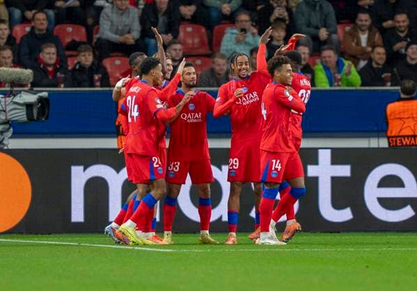 Willian Pacho FC Paris Saint Germain, 51 celebrates his goal with his teammates 21 10 2025, Football Bayer 04 Leverkusen FC Paris Saint Germain, UEFA Champions League, Season 2025 2026, Matchday 3 DFL regulations prohibit any use of photographs as image sequences and or quasi video Copyright: HMBxMedia xMarcoxBader