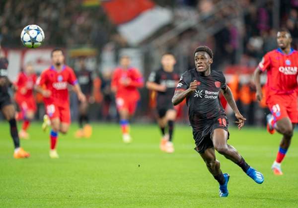 Ernest Poku Bayer 04 Leverkusen, 19 21 10 2025, Football Bayer 04 Leverkusen FC Paris Saint Germain, UEFA Champions League, Season 2025 2026, Matchday 3 DFL regulations prohibit any use of photographs as image sequences and or quasi video Copyright: HMBxMedia xMarcoxBader