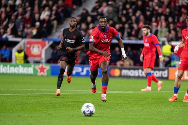 GER, UEFA Champions League, Matchday 3 Bayer 04 Leverkusen vs Paris Saint Germain 21 10 2025, BayArena, Leverkusen, GER, UEFA Champions League, Matchday 3 Bayer 04 Leverkusen vs Paris Saint Germain pictured William Pacho Paris Saint Germain, 51 and Arthur Bayer 04 Leverkusen, 13 nordphotoxGmbHxx xChristianxSchulze nph000300
