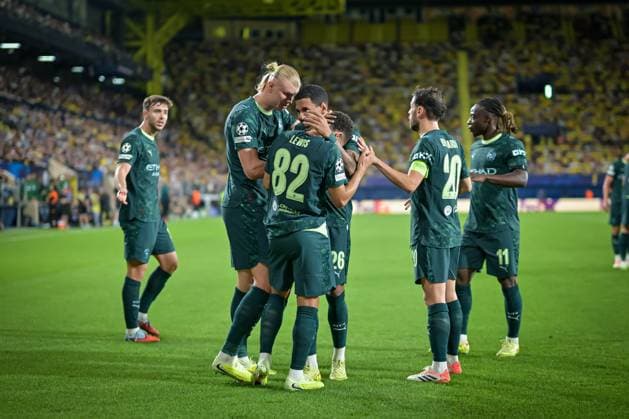 Erling Haaland Manchester City celebrates after scoring his team s goal with team mates during a UEFA Champions League match between Villarreal FC and Manchester City at Estadio de La Ceramica in Villarreal, , Spain, on October 21 2025 Photo by Felipe Mondino Copyright: x@FELIPExMONDINOx