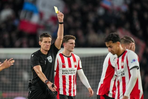 2025-10-21 PSV v SSC Napoli - UEFA Champions League 2025 26 League Phase MD3 EINDHOVEN, NETHERLANDS - OCTOBER 21: Referee Daniel Siebert shows a yellow card to Joey Veerman of PSV during the UEFA Champions League 2025 26 League Phase MD3 match between PSV and SSC Napoli at Philips Stadion on October 21, 2025 in Eindhoven, Netherlands. Eindhoven Philips Stadion Netherlands Content not available for redistribution in The Netherlands directly or indirectly through any third parties. Copyright: xJorisxVerwijstx