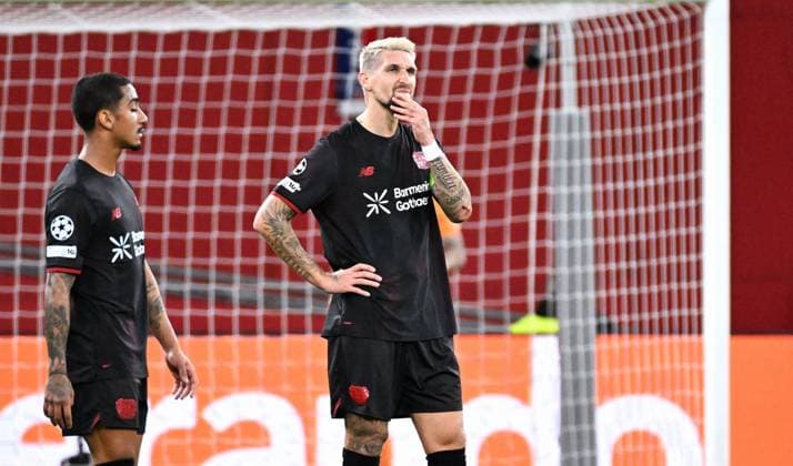 Football, Champions League, Germany, Men, Season 2025 2026, Matchday 3, BayArena Leverkusen Bayer Leverkusen FC Paris Saint Germain Robert Andrich LEV suspects red card after VAR Disappointment, frustration, action