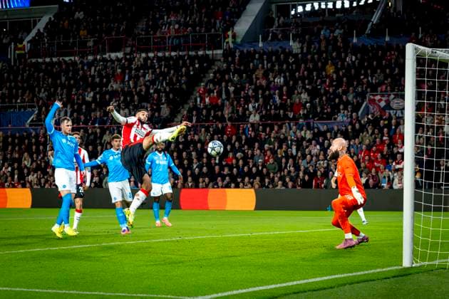 SSC Napoli defender Sam Beukema, PSV Eindhoven midfielder Ismael Saibari during the match PSV Eindhoven vs SSC Napoli at the Philips stadium for the Champions League - League phase - Matchday 3 season 2025-2026 in EINDHOVEN, Netherlands on 21 oktober 2025, (photo by Marcel van Dorst EYE4images DeFodi Images) SSC Napoli defender Sam Beukema, PSV Eindhoven midfielder Ismael Saibari during the match PSV Eindhoven vs SSC Napoli at the Philips stadium for the Champions League League phase Matchday 3 season 2025 2026 in EINDHOVEN, Netherlands on 21 oktober 2025, photo by Marcel van Dorst EYE4images DeFodi Images