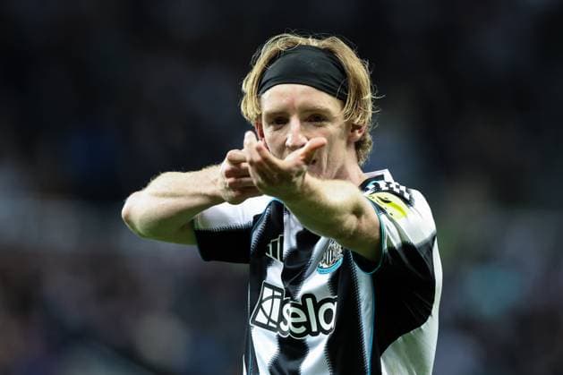 Newcastle Upon Tyne, England, 21st October 2025. Anthony Gordon of Newcastle United celebrates his goal to make it 1-0 during the Newcastle United vs Benfica UEFA Champions League match at St. James Park, Newcastle Upon Tyne. Picture credit should read: Nigel Roddis Sportimage EDITORIAL USE ONLY. No use with unauthorised audio, video, data, fixture lists, club league logos or live services. Online in-match use limited to 120 images, no video emulation. No use in betting, games or single club league player publications. SPI_022_NR_NEWC_BENF SPI-4229-0020
