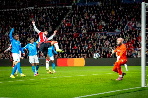 SSC Napoli defender Sam Beukema, PSV Eindhoven midfielder Ismael Saibari during the match PSV Eindhoven vs SSC Napoli at the Philips stadium for the Champions League - League phase - Matchday 3 season 2025-2026 in EINDHOVEN, Netherlands on 21 oktober 2025, (photo by Marcel van Dorst EYE4images DeFodi Images) SSC Napoli defender Sam Beukema, PSV Eindhoven midfielder Ismael Saibari during the match PSV Eindhoven vs SSC Napoli at the Philips stadium for the Champions League League phase Matchday 3 season 2025 2026 in EINDHOVEN, Netherlands on 21 oktober 2025, photo by Marcel van Dorst EYE4images DeFodi Images