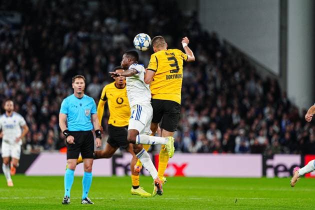 Header duel aerial duel Youssoufa Moukoko FC Copenhagen, 09 , Waldemar Anton Borussia Dortmund, 03 DEN, FC Copenhagen vs Borussia Dortmund, Football, UEFA Champions League, Matchday 3, 2025 2026 season, 21 10 2025 DEN, FC Copenhagen vs Borussia Dortmund, Football, UEFA Champions League, Matchday 3, 2025 2026 season, 21 10 2025 Copenhagen Copyright: xEibner-Pressefoto MarcelxvonxFehrnx EP_MFN