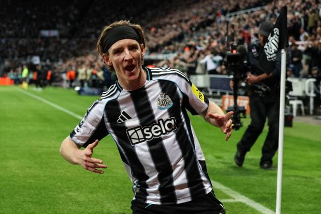 Newcastle Upon Tyne, England, 21st October 2025. Anthony Gordon of Newcastle United celebrates his goal to make it 1-0 during the Newcastle United vs Benfica UEFA Champions League match at St. James Park, Newcastle Upon Tyne. Picture credit should read: Nigel Roddis Sportimage EDITORIAL USE ONLY. No use with unauthorised audio, video, data, fixture lists, club league logos or live services. Online in-match use limited to 120 images, no video emulation. No use in betting, games or single club league player publications. SPI_025_NR_NEWC_BENF SPI-4229-0024